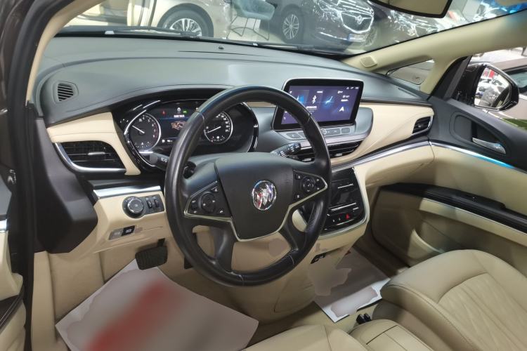 Used Buick GL8 2023 Facelifted Land Cruiser Executive Luxury Version
