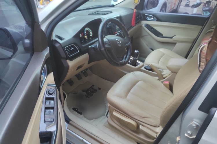 Used Baojun 730 2014 1.5L manual Comfort version 7 seats