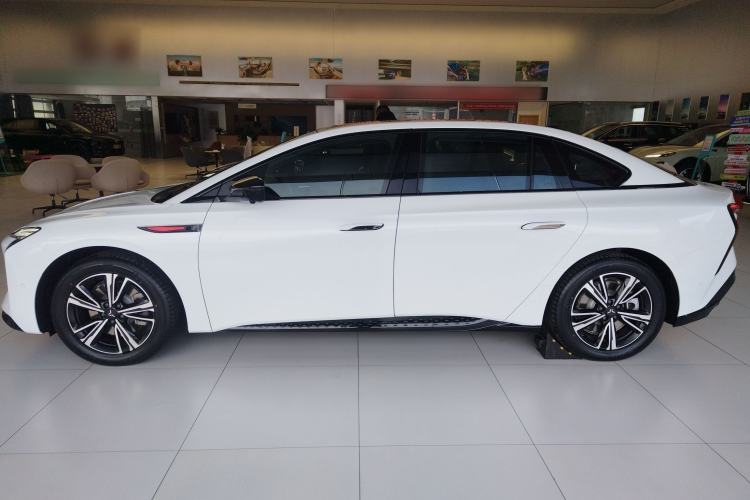 Used Hongqi EH7 2025 600 Smart Selection Edition
