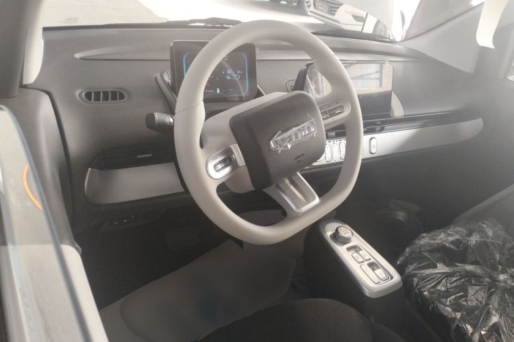 Used CHANGAN NEVO Lumin 2026 Model Treasure Edition 205km Beloved Beige Guoxuan
