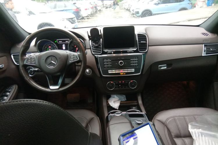 Used Mercedes-Benz GLE 2018 GLE 320 4MATIC Dynamic Edition Collector's Edition Center Console