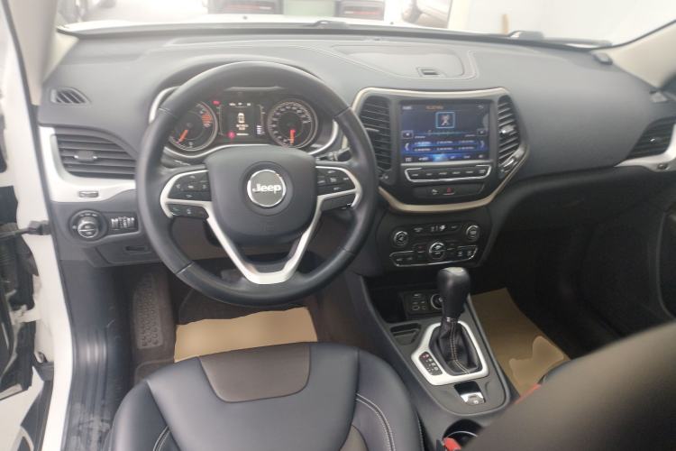 Used Jeep Cherokee 2016 2.4L Leading Edition Center Console