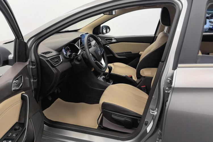 Used Baojun 310W 2017 1.5L Manual Fashion Model China V
