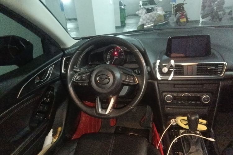 Used Mazda 3 Axela 2017 Sedan 2.0L Automatic Flagship Model China V Standard Steering Wheel