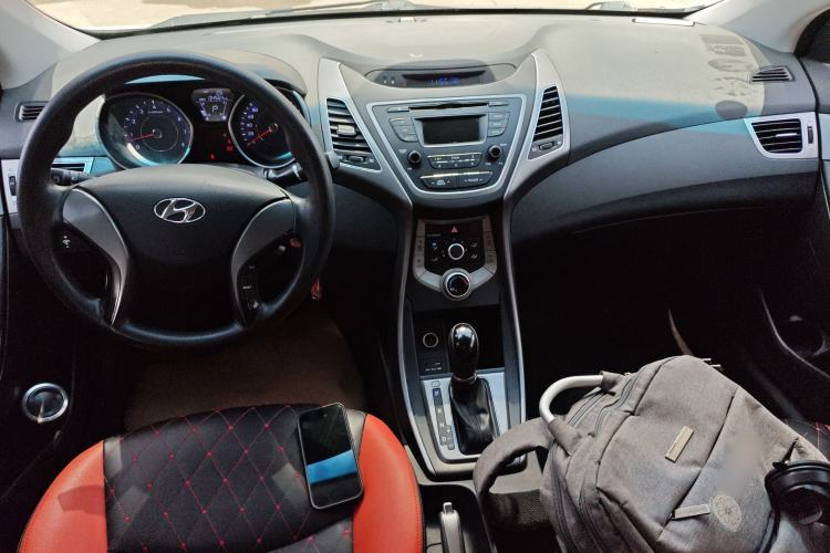 Used Hyundai Elantra (5th Generation / Langdong) 2016 1.6L Automatic Smart Version Center Console