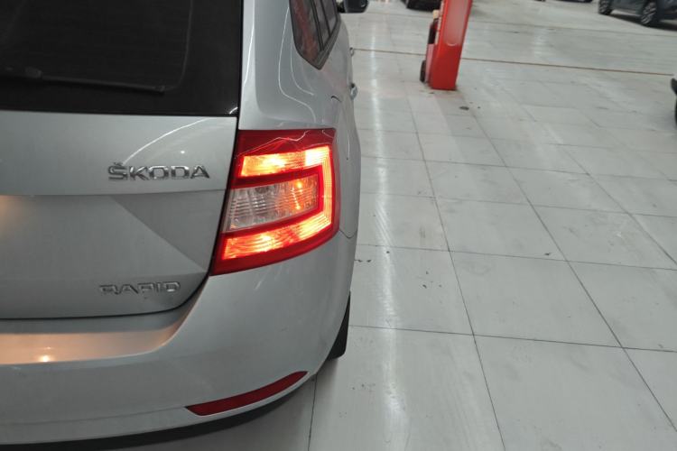 Used Skoda Rapid Spaceback 2014 1.4TSI DSG Enjoyment Edition