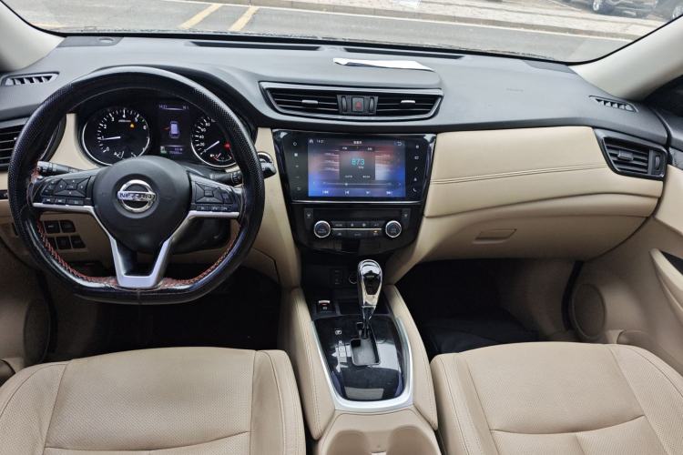 Used Nissan X-Trail 2017 2.5L CVT Luxury Edition 4WD Center Console