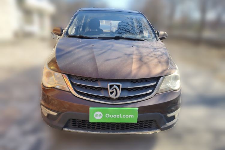 Used Baojun 730 2014 1.5L manual standard trim 7 seats Exterior 1