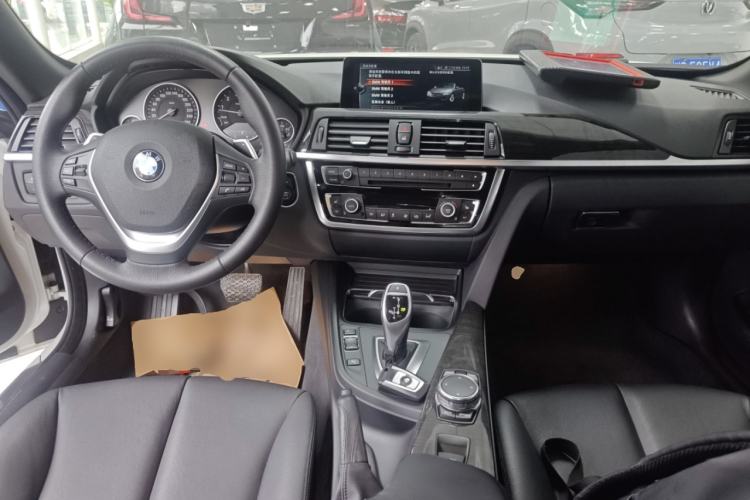 Used BMW 4 Series 2016 430i Convertible Design Package Center Console