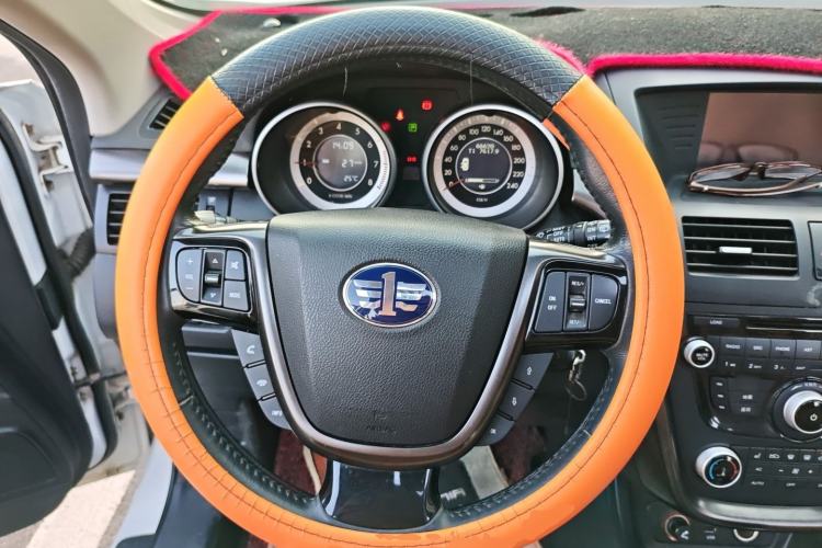 Used Bestune X80 2015 2.0L automatic luxury version Steering Wheel