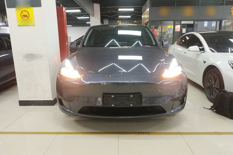 Used Tesla Model Y 2022 Rear-Wheel-Drive Version Front