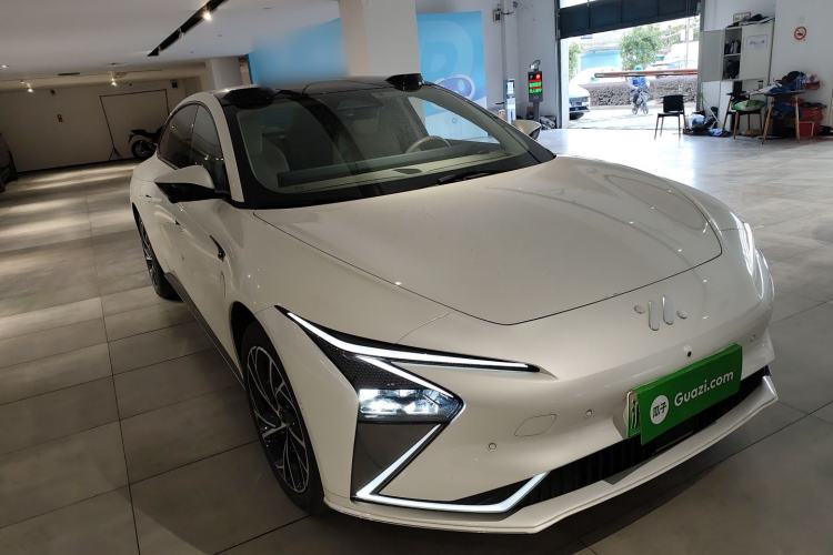 Used IM L7 2022 Dynamic Model Front Right 45 Deg