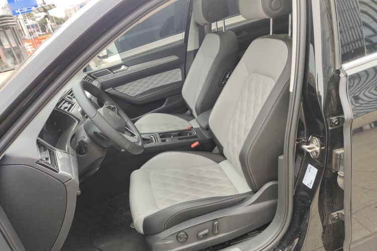 Used Volkswagen Magotan 2023 2 Million Units Limited Edition 330TSI DSG Leading Version