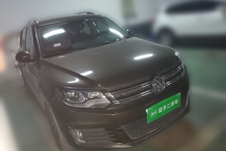 Used Volkswagen Tiguan 2016 300TSI Automatic All-Wheel Drive Luxury Edition Front Right 45 Deg