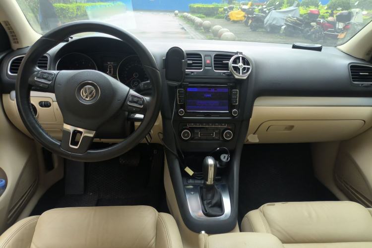 Used Volkswagen Golf 2012 1.4TSI Automatic Luxury Edition Center Console