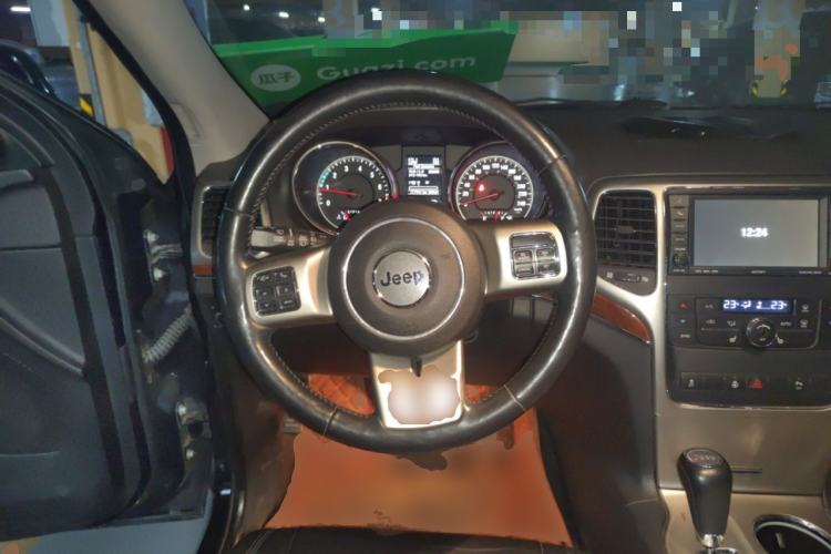 Used Jeep Grand Cherokee 2011 3.6L Luxury Edition
