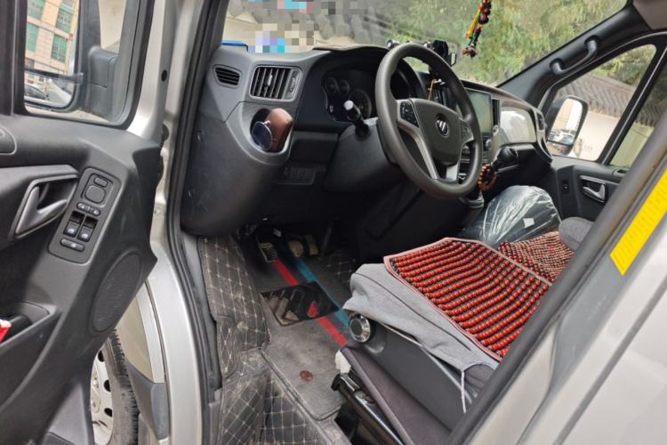 Used Foton Toano 2024 Tuyano Pro Multi-Function 2.0T Manual Rear-Drive Long Wheelbase Mid-Roof Design Single Rear Tire—Available in 5/6/7/9-Seater Configurations