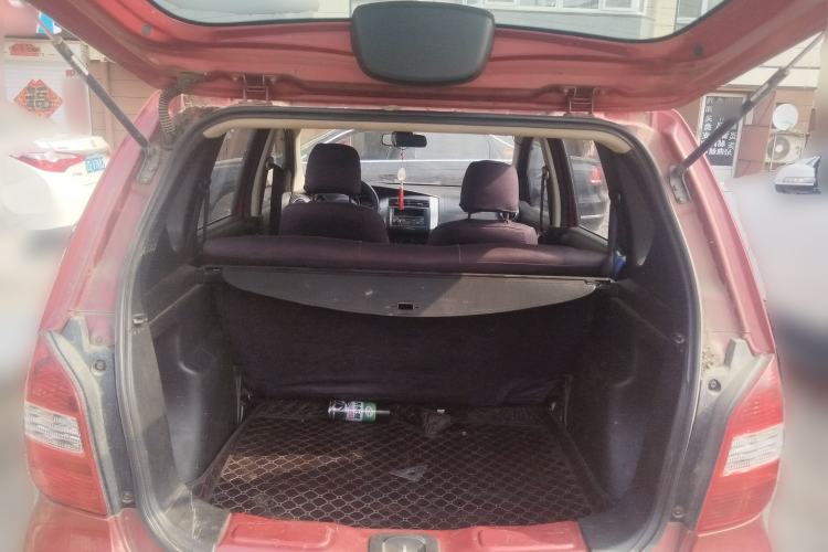 Used Nissan Livina 2010 Jingyue Edition 1.6L Automatic All-in-One Model Trunk