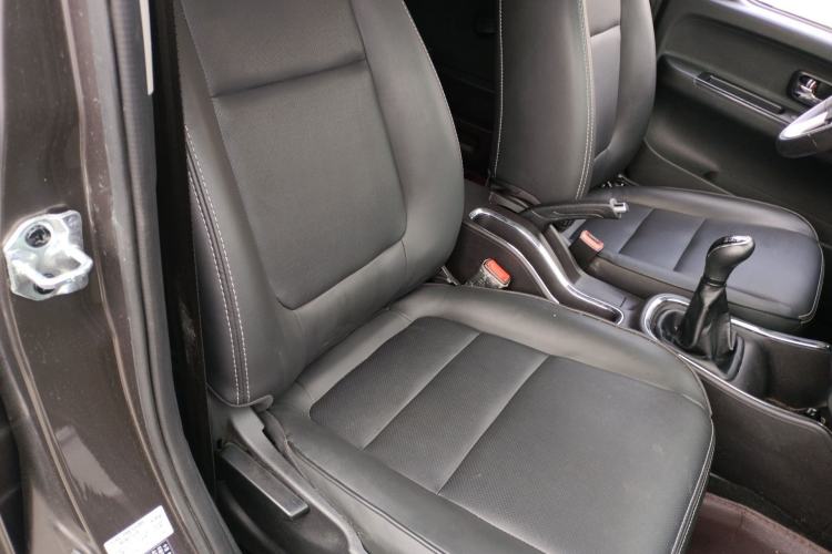 Used Jinbei Gold Hiace 2023 1.5L Passenger Van Travel Lion 9-Seater with Central Air Conditioning Right Front Seat