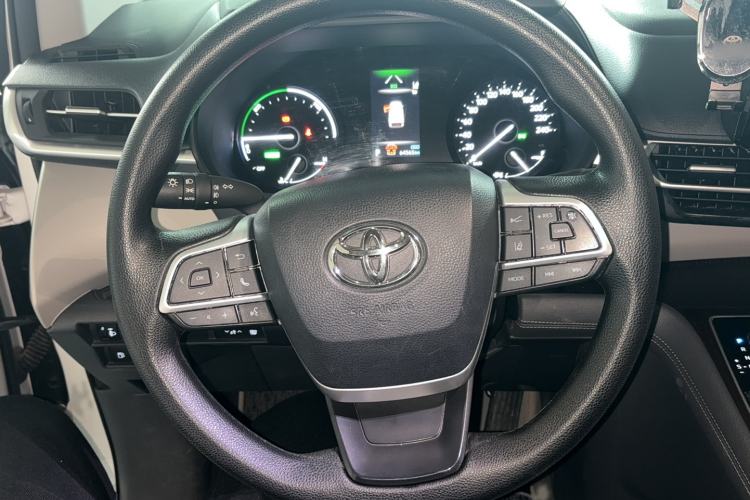 Used Toyota Granvia 2023 2.5L Hybrid Comfort Edition
