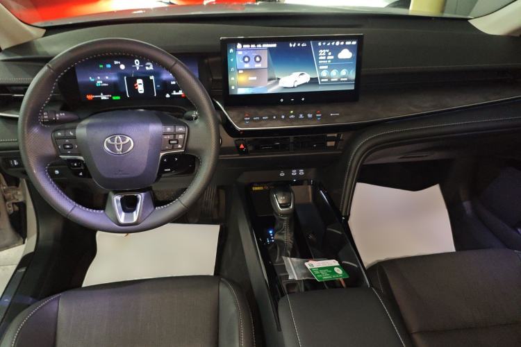 Used Toyota Camry 2024 Dual-Engine 2.5HG Prestige Edition Center Console