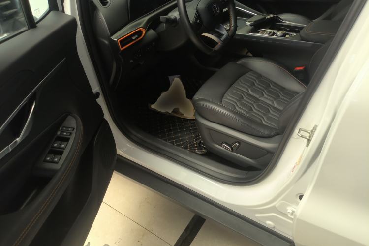 Used CHANGAN UNI-T 2022 1.5T Prestige Version
