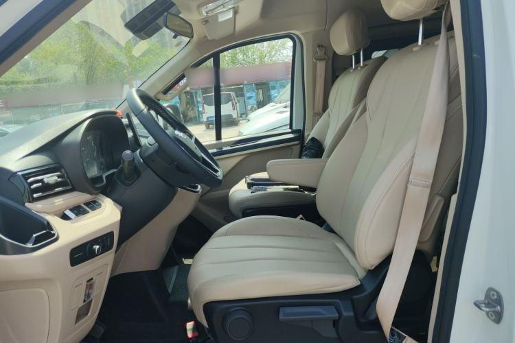 Used SAIC MAXUS Xintu V70 2025 2.0T Manual Long Wheelbase Mid-Height Luxury Version 9 Seats
