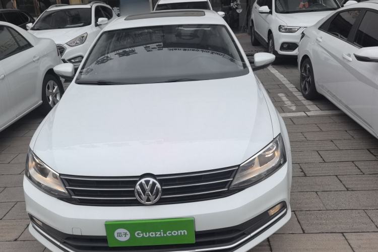 Used Volkswagen Sagitar 2017 230TSI Automatic Comfort Version
