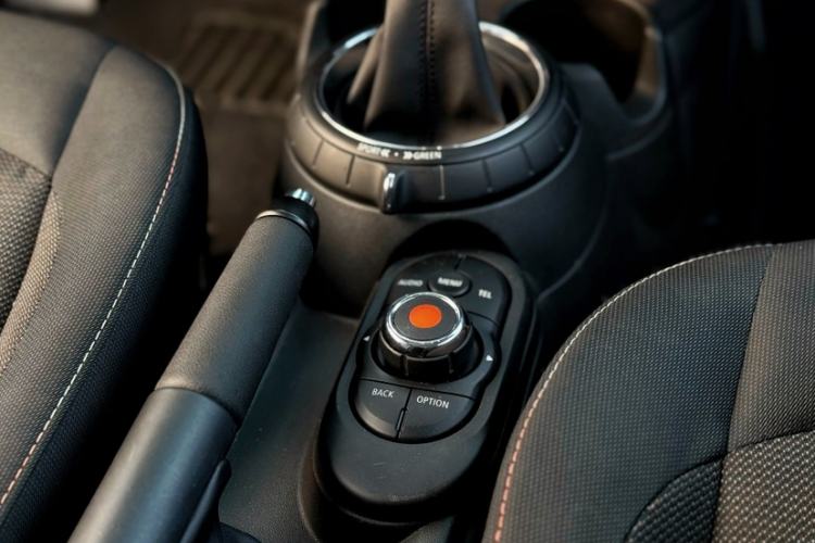 Used MINI 2014 1.5T COOPER Fun Interior 4