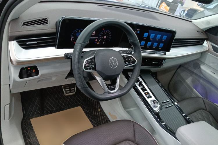 Used Volkswagen Tavendor 2023 380TSI Four-Wheel Drive R-Line Cruise Edition Center Console