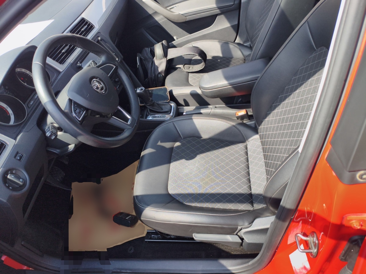 المقاعد الأمامية داخل السيارة