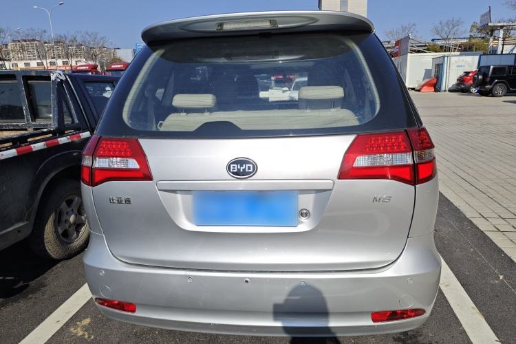 Used BYD M6 2013 2.0L Manual Comfort Edition
