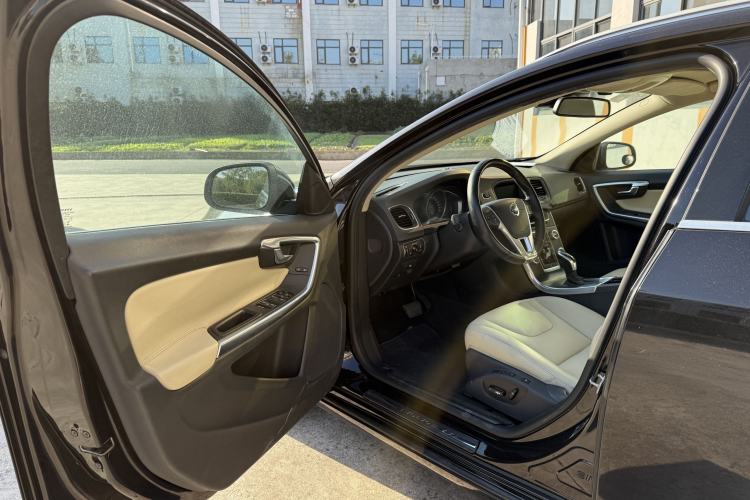 Used Volvo V60 2014 Facelift T5 Zhiyi Edition