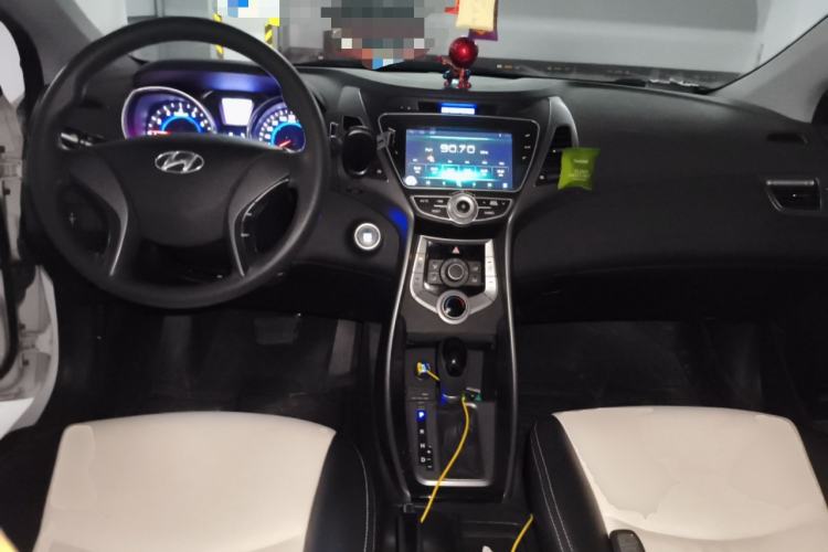 Used Hyundai Elantra (5th Generation / Langdong) 2015 1.6L Automatic Leading Model Center Console