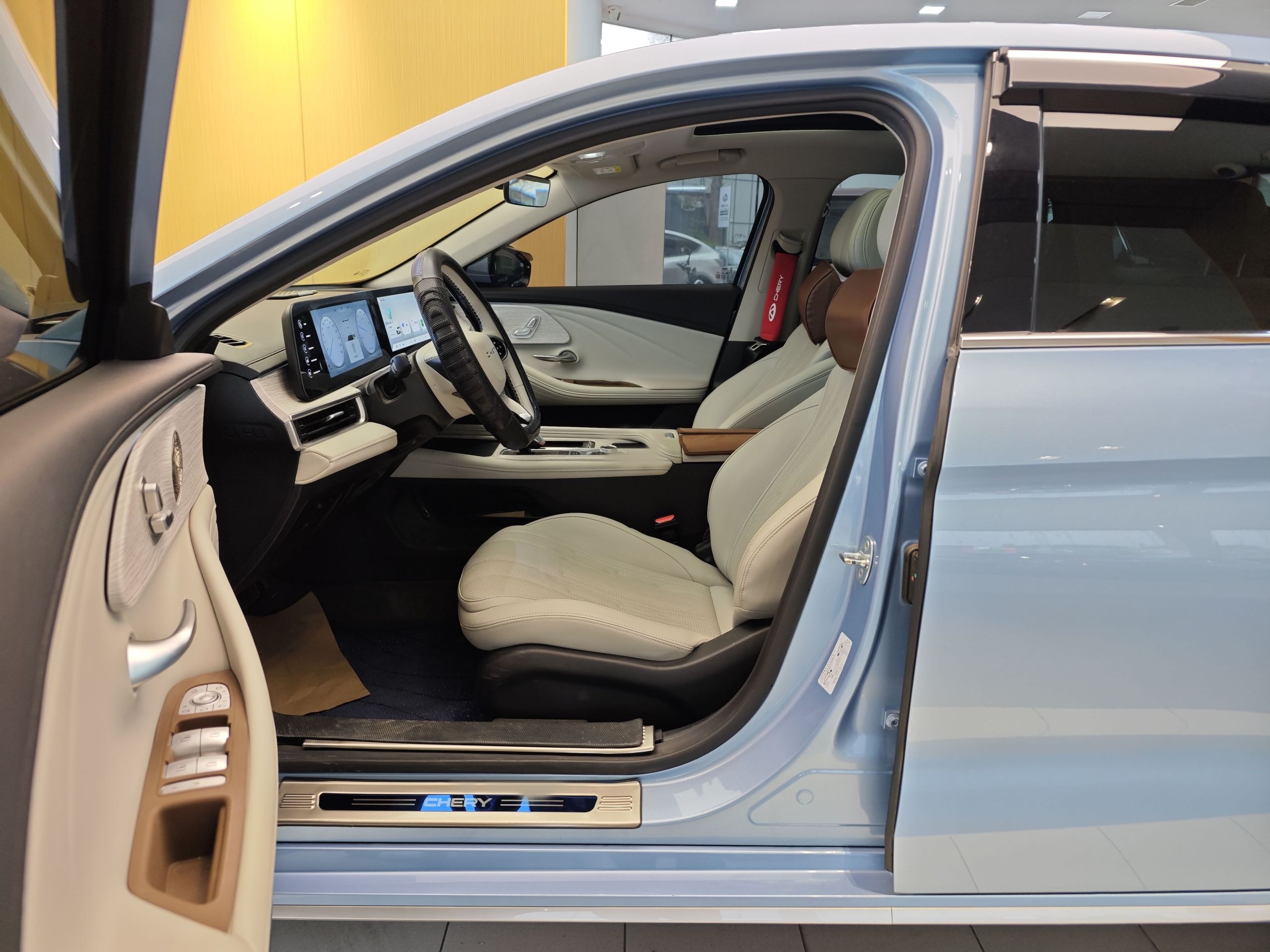 Переднее сиденье в автомобиле