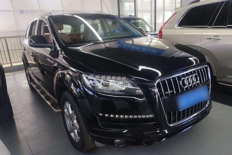 Used Audi Q7  Front Right 45 Deg