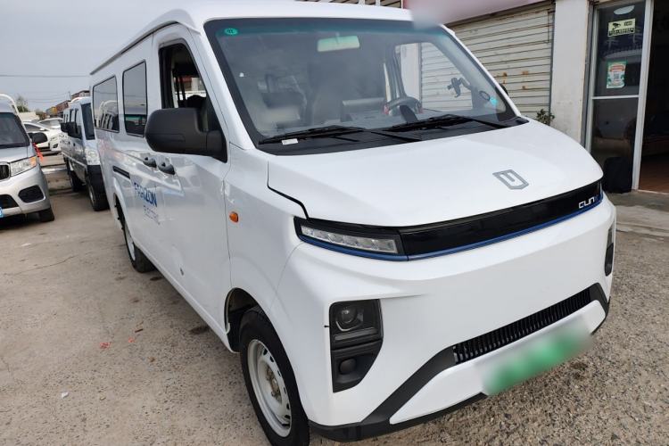 Used Farizon Xingxiang V 2024 Star Enjoy V6E Feature Edition with CATL 41.86 kWh Front Right 45 Deg