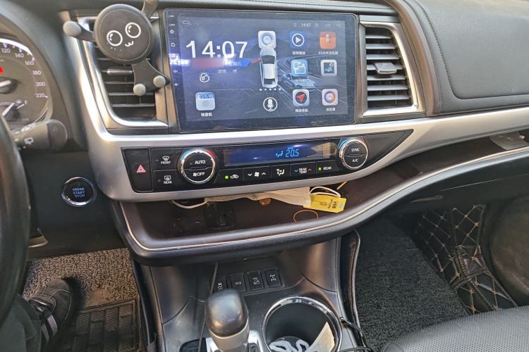 Used Toyota Highlander 2017 2.0T Four-Wheel Drive Luxury Edition 7 Seats Audio And AC Panel