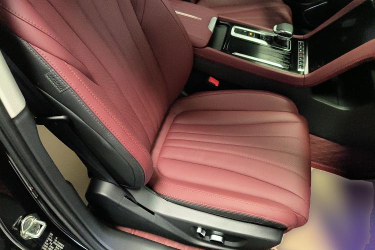 Used Hongqi H5 2025 1.5T DCT Qiyun 500 000th Unit Commemorative Edition Right Front Seat