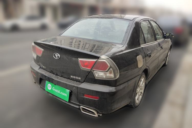 Used Soueast V3 Lingyue 2011 Revised Version 1.5L Manual – Style Edition
