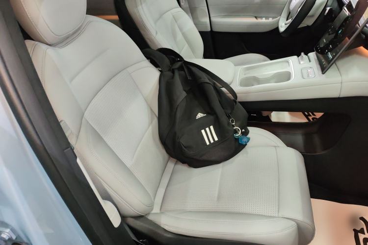 Used Nio ES6 2024 75 kWh Right Front Seat