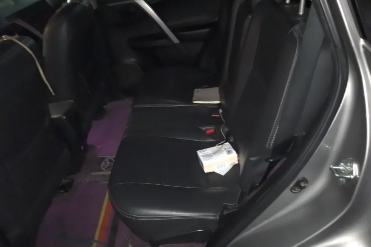 Used Toyota RAV4 2019 2.0L CVT Two-Wheel Drive Fashion X Limited Edition China VI Standard
