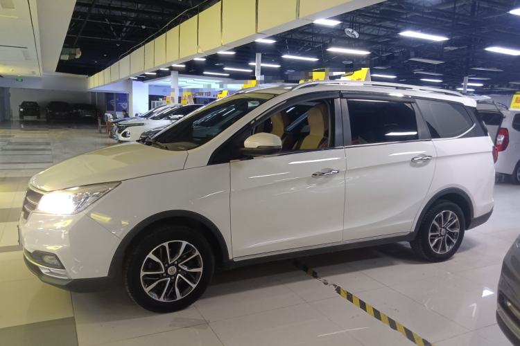 Used Baojun 730 2019 1.5L Manual Fashion Model 7-seater China VI
