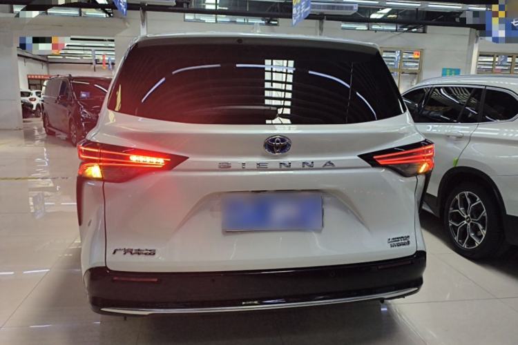 Used Toyota SIENNA 2023 2.5L Hybrid Deluxe Edition Rear