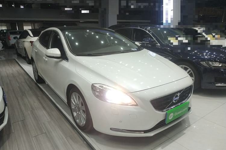 Used Volvo V40 2015 1.6T Zhiya Edition
