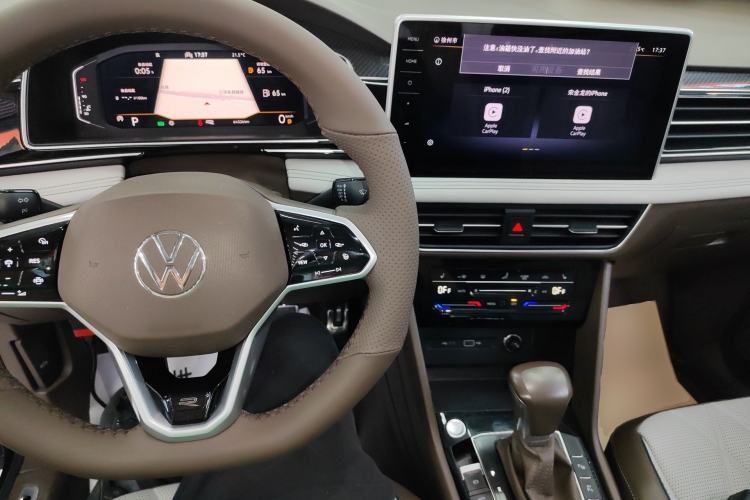 Used Volkswagen Tiguan L 2022 330TSI Automatic Two-Wheel Drive R-Line Enhanced Edition Center Console