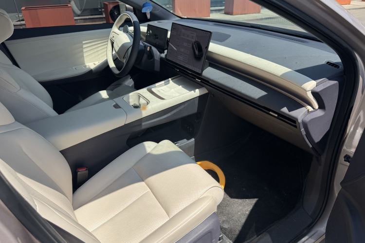 Used Nissan N6 2026 Model 180 Max Interior 5