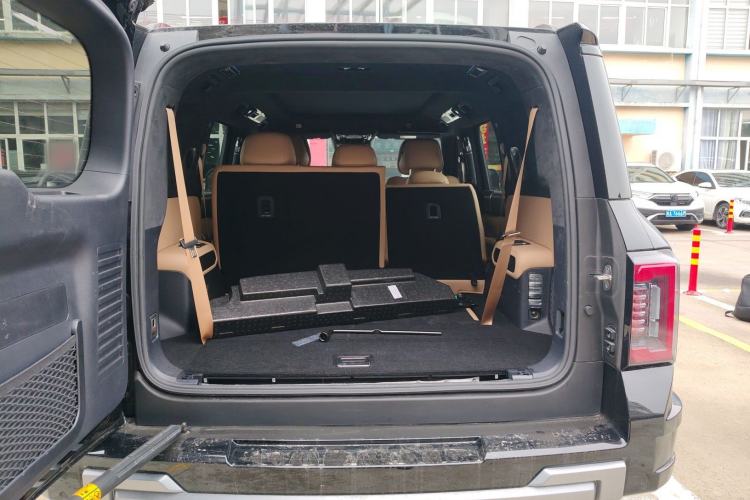 Used Formula Leopard 8 2025 Smart & Bold Luxury Version 7 Seats