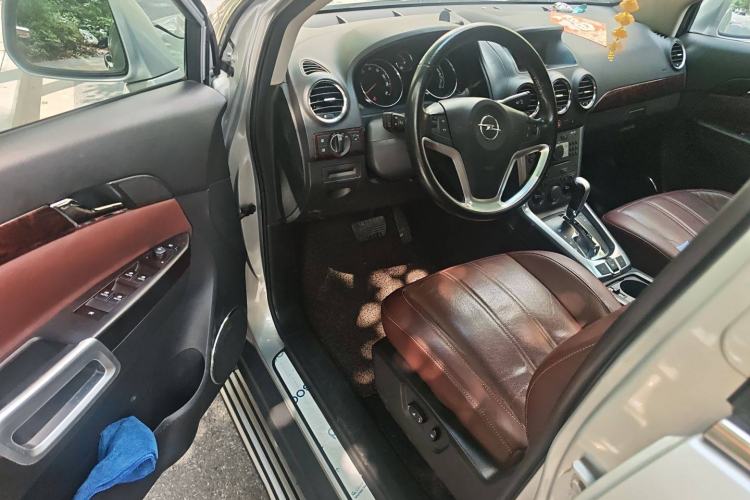 Used Opel Antara 2011 2.4 Luxury Two-Wheel-Drive Version
