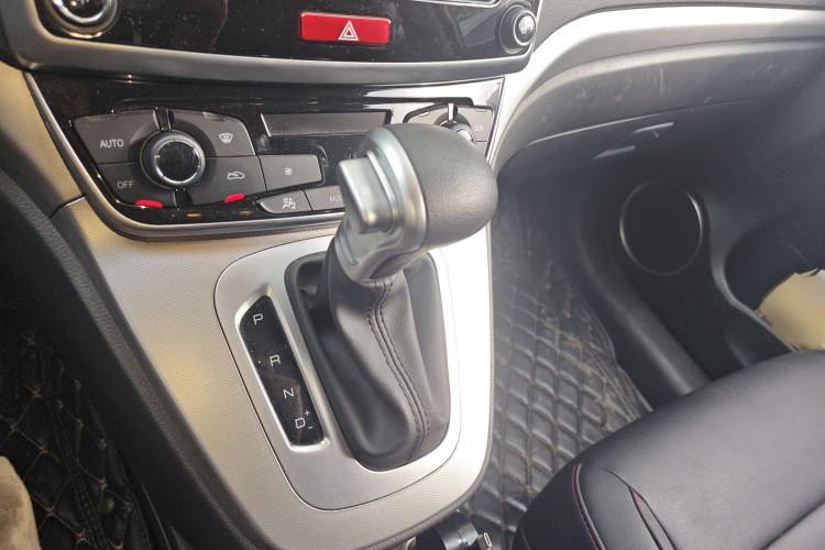 Used Haval M6 2018 Revised Version 1.5T DCT Two-Wheel Drive Elite Edition Gear Lever